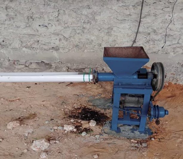 4) Machine for production charcoal briquettes